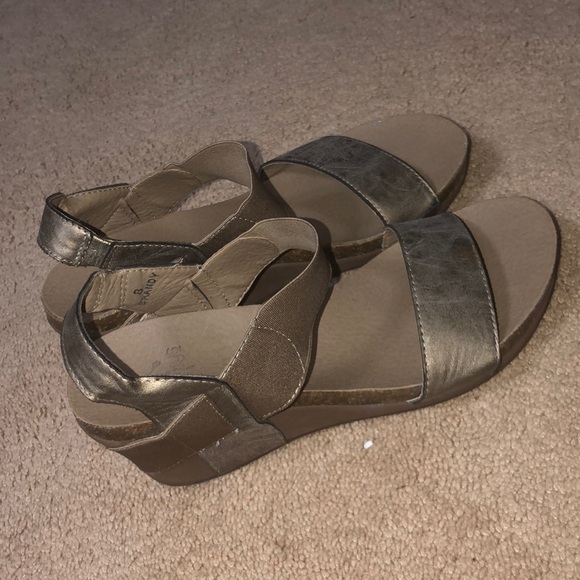 Corkys - Picture 2 of 3